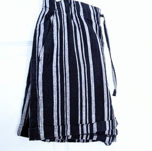 Like New, Navy Pinstriped Cotton + Linen Paper Bag Shorts. Pockets XS.